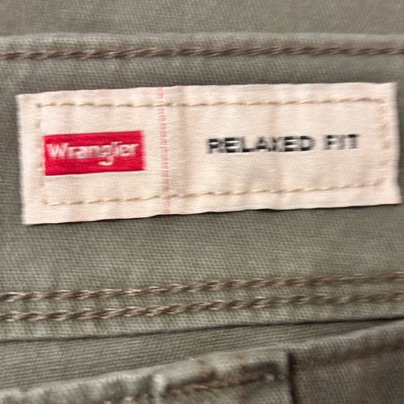 Wrangler Men's Olive Green Cargo Shorts - Picture 4 of 8